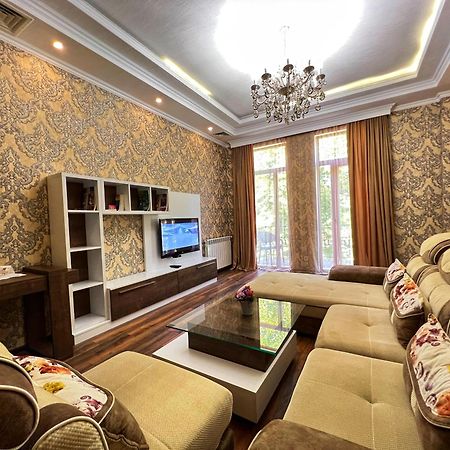 Hotel King David The Builder Кутаиси Екстериор снимка