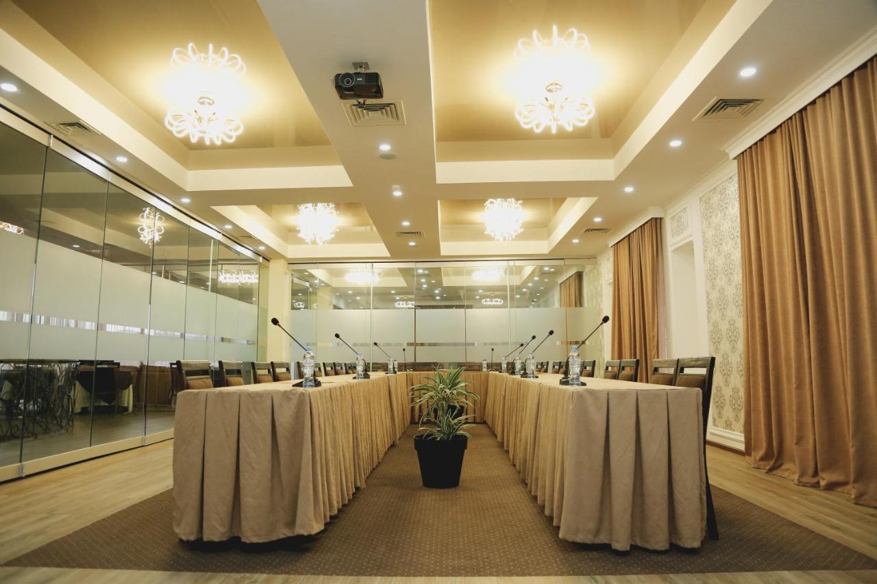 Hotel King David The Builder Кутаиси Екстериор снимка