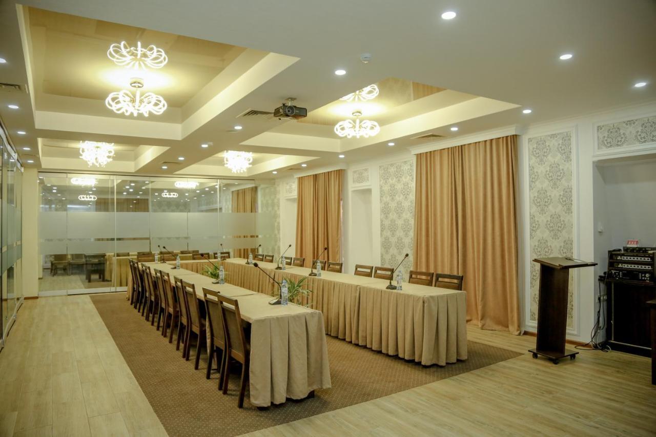 Hotel King David The Builder Кутаиси Екстериор снимка