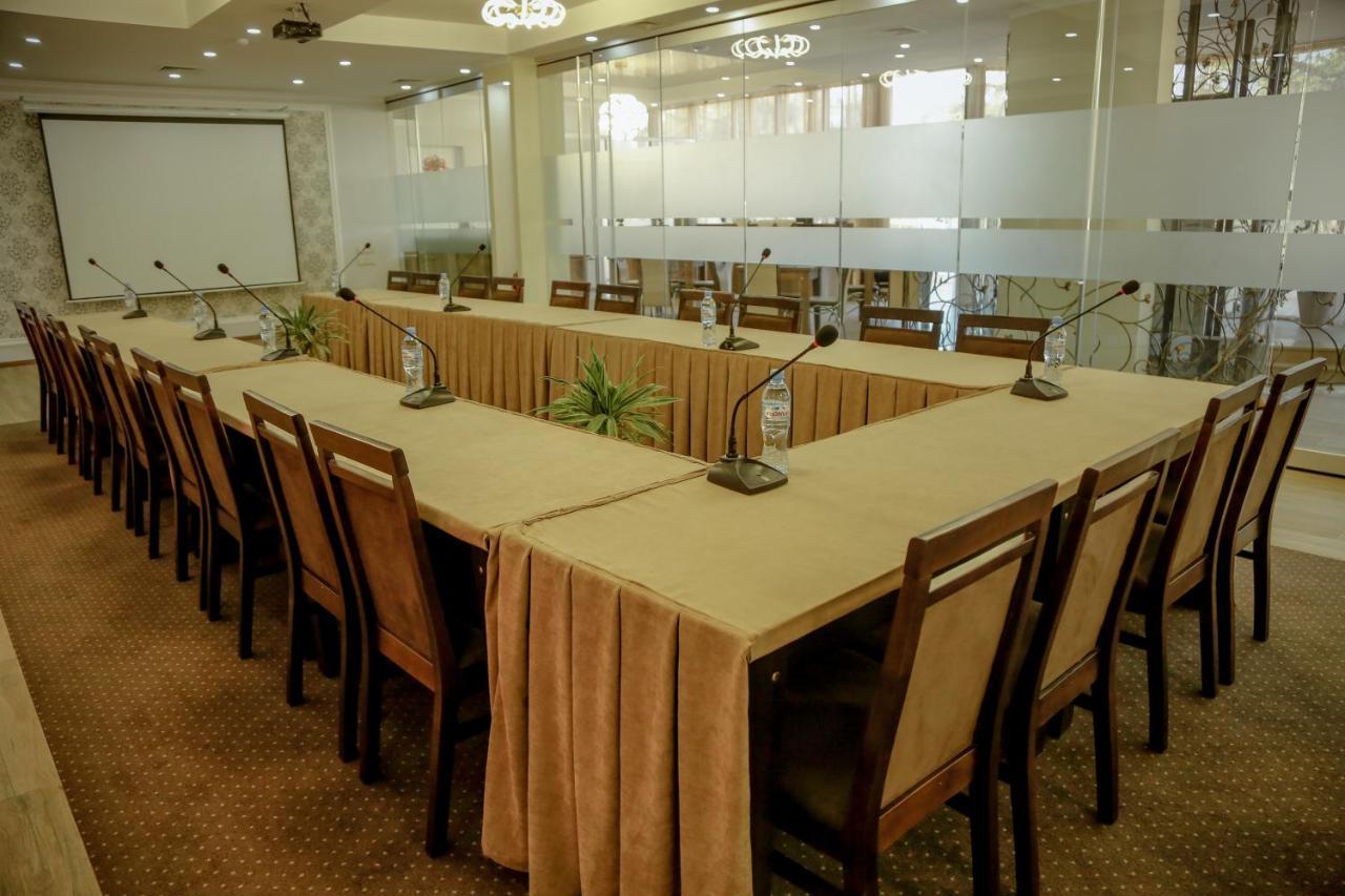 Hotel King David The Builder Кутаиси Екстериор снимка
