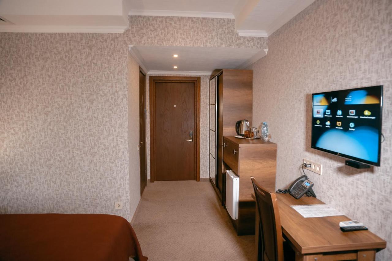 Hotel King David The Builder Кутаиси Екстериор снимка