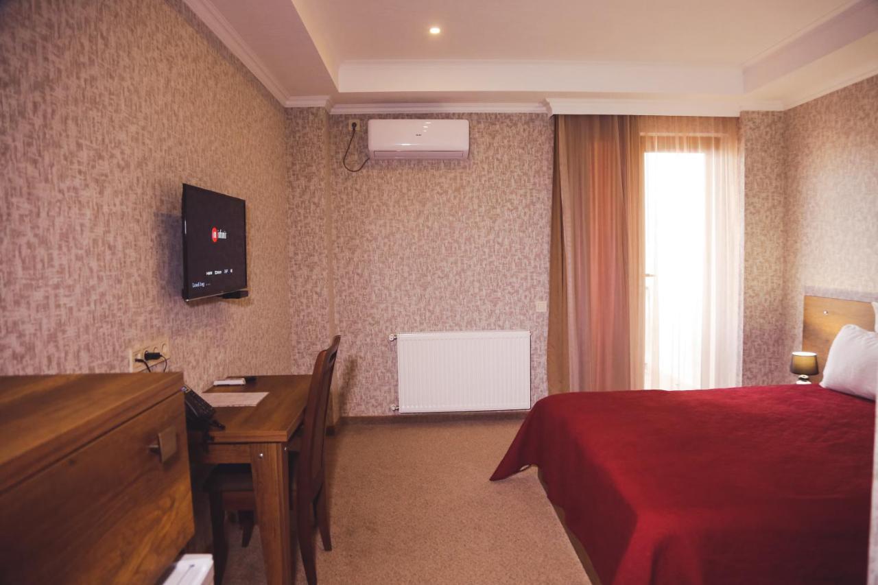 Hotel King David The Builder Кутаиси Екстериор снимка