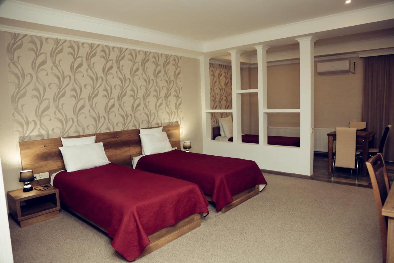 Hotel King David The Builder Кутаиси Екстериор снимка