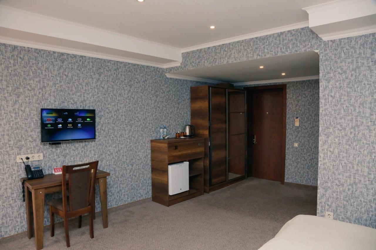 Hotel King David The Builder Кутаиси Екстериор снимка