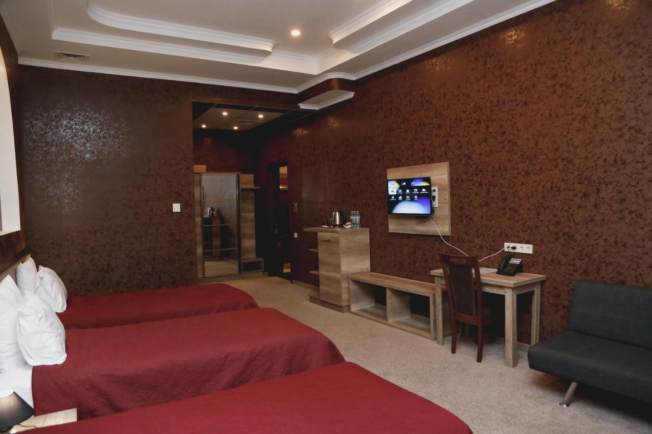 Hotel King David The Builder Кутаиси Екстериор снимка