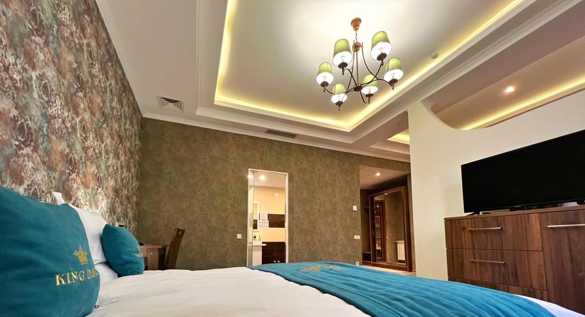 Hotel King David The Builder Кутаиси Екстериор снимка