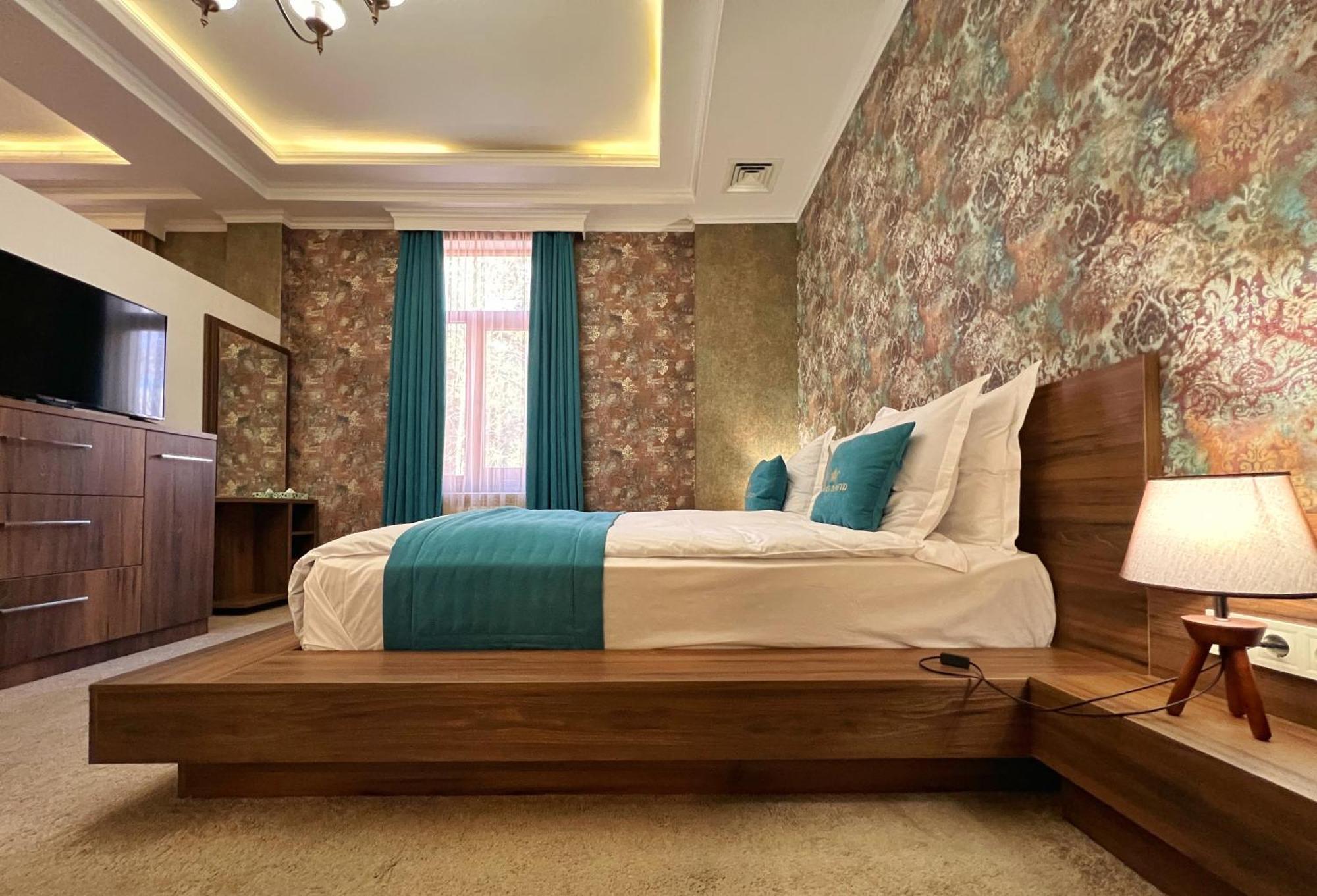 Hotel King David The Builder Кутаиси Екстериор снимка