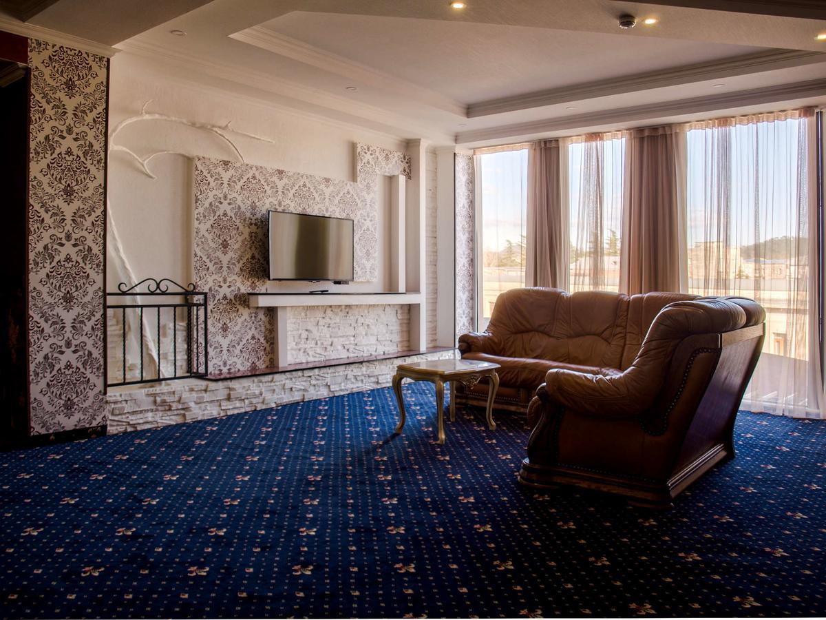 Hotel King David The Builder Кутаиси Екстериор снимка