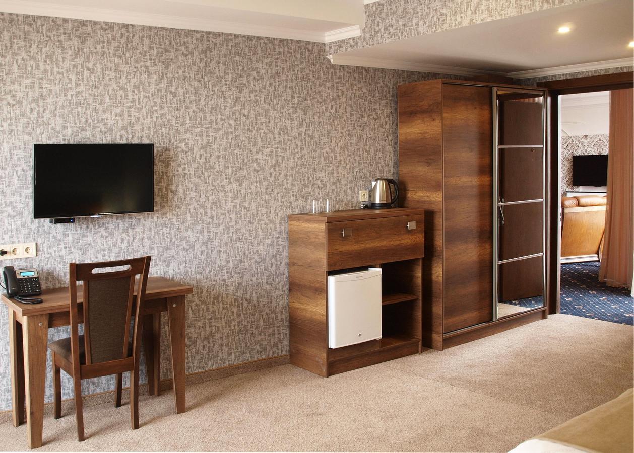 Hotel King David The Builder Кутаиси Екстериор снимка