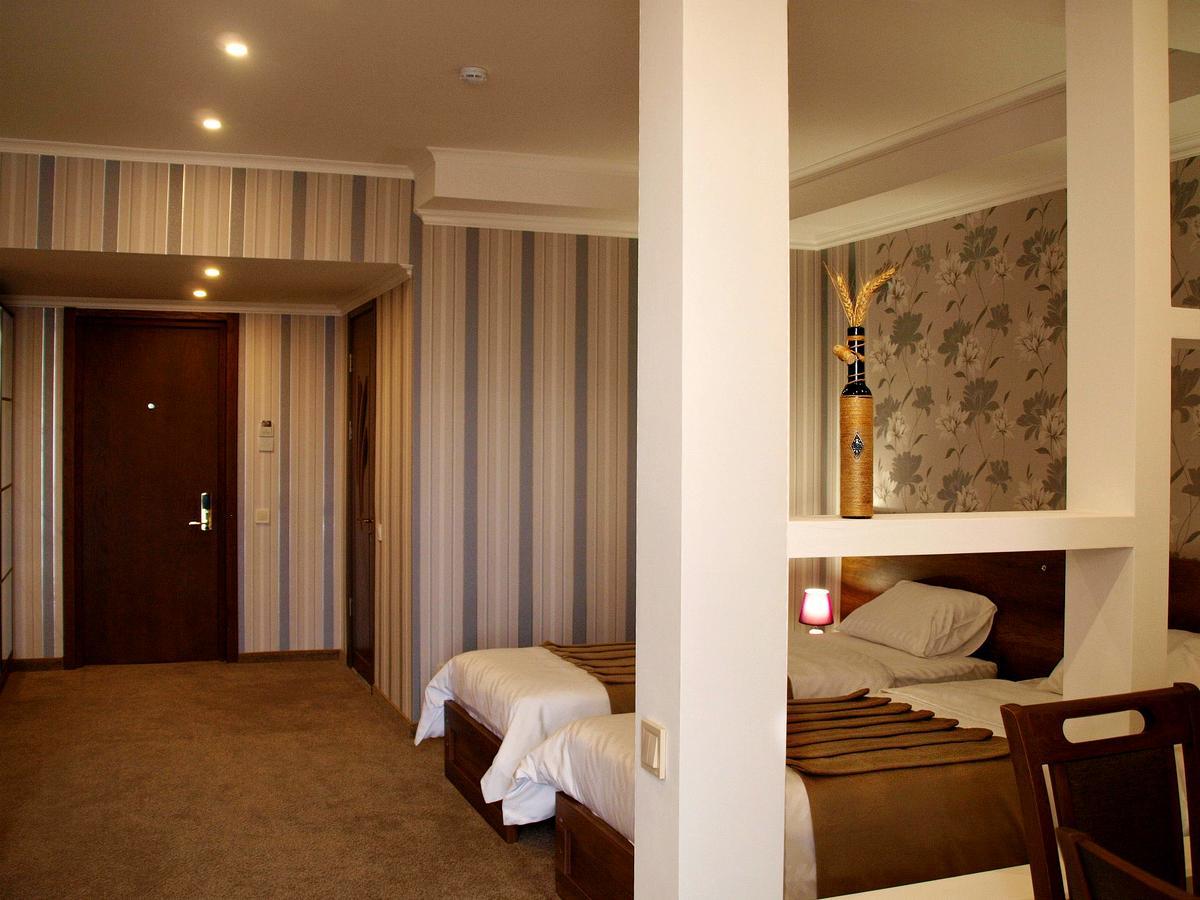 Hotel King David The Builder Кутаиси Екстериор снимка