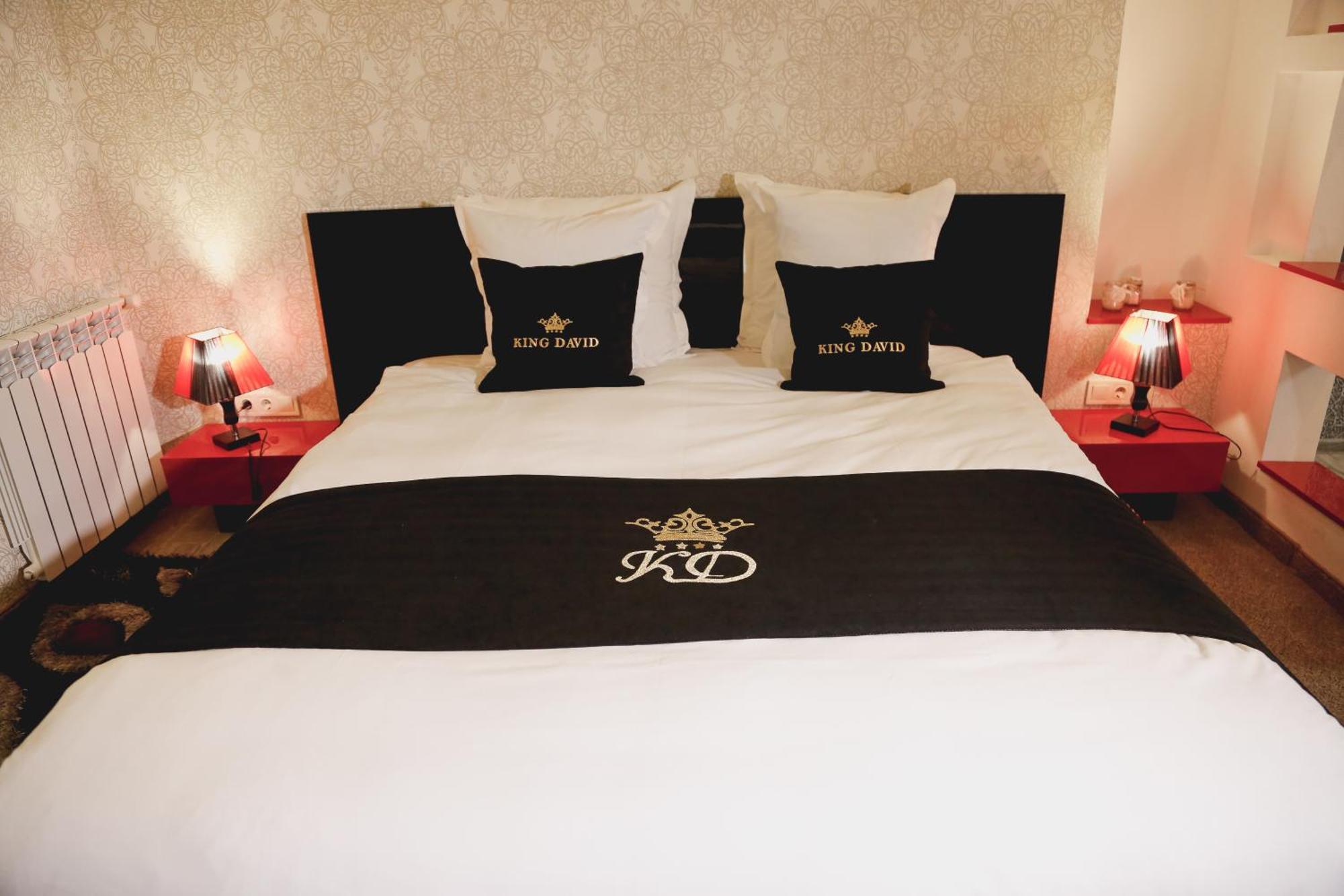 Hotel King David The Builder Кутаиси Екстериор снимка